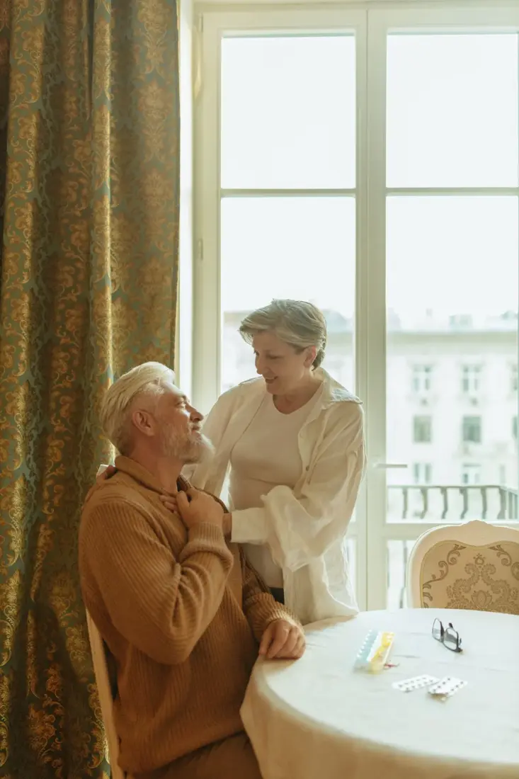 Soignante et résident en établissement de santé